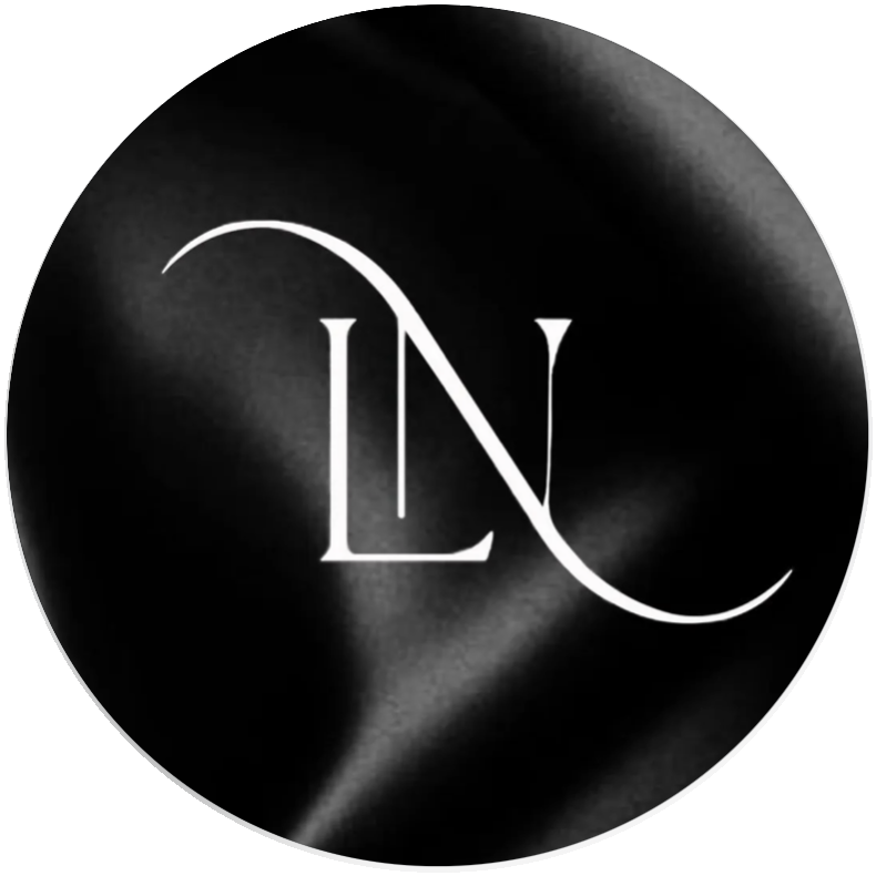 Luxe Nails logo